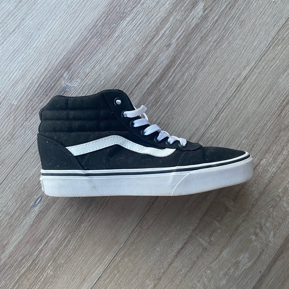 Classic black & white high top Vans
